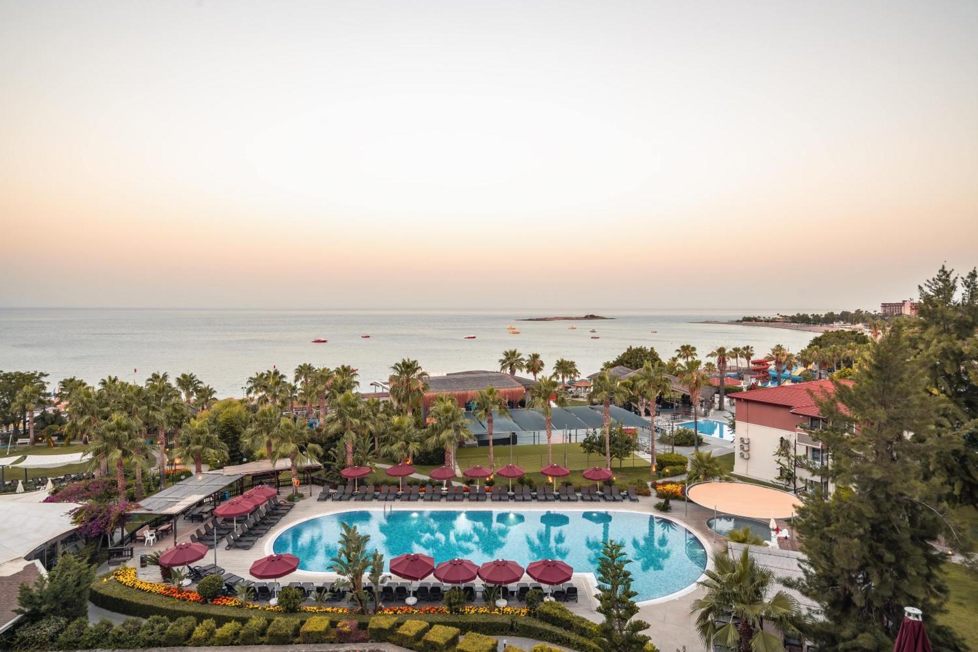 Justiniano Deluxe Resort Okurcalar Esterno foto